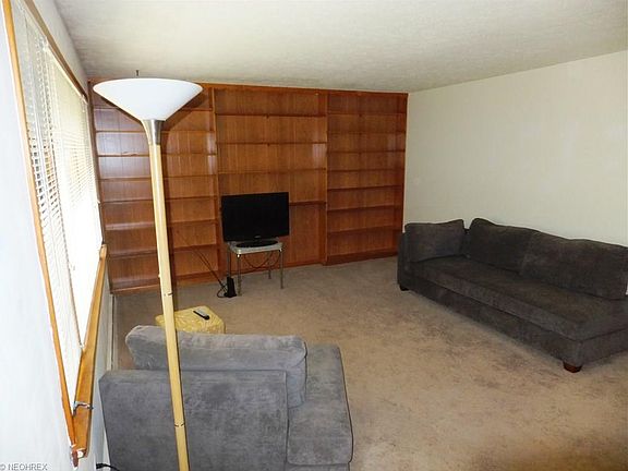 4th image of 243 Whitman Blvd