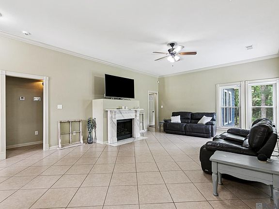 3rd image of 6216 Woodbend Dr