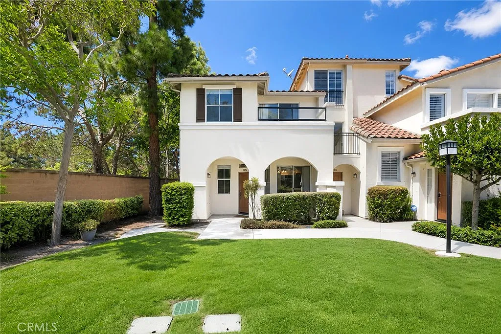 2 bed, 2.5 bath, 1183 sqft, $3,600 — Photo 1