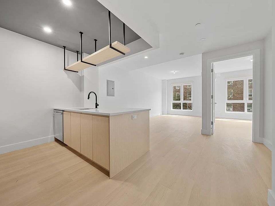 1st image of 77-63 Vleigh Pl #307