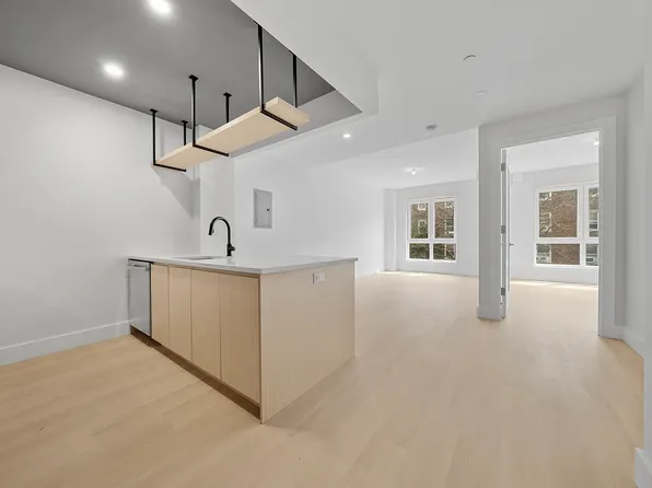 77-63 Vleigh Pl, Flushing, NY