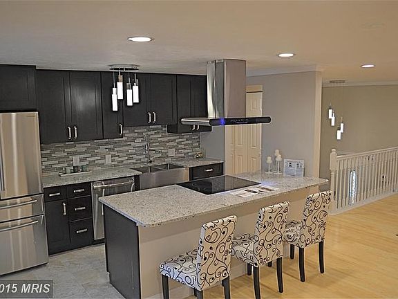 3rd image of 411 Pritchard Ln