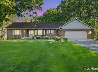 2728 Oldepointe Dr NE, Grand Rapids, MI 49525