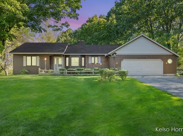 2728 Oldepointe Dr NE, Grand Rapids, MI 49525