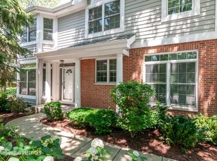 2S758 Lakeside Dr, Glen Ellyn, IL 60137
