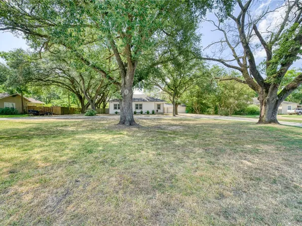 1414 E Main St, Madisonville, TX 77864