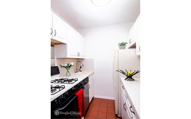 Sold by Douglas Elliman | media 7