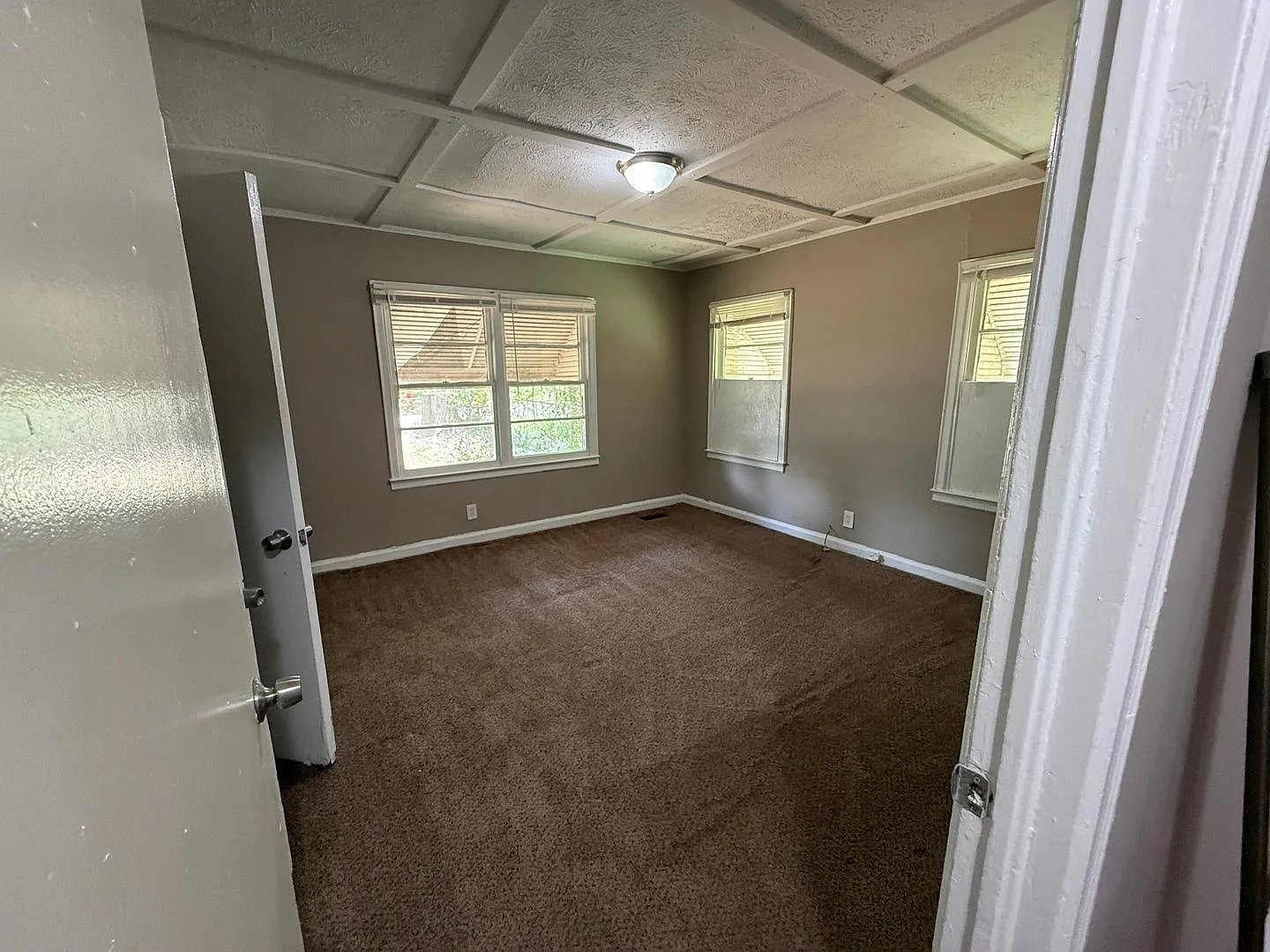 2 Bedroom, 1 Bath House — Photo 3