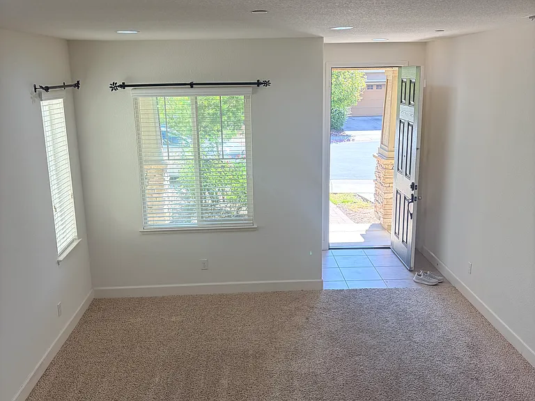 1475 Leonard Ct — Photo 17