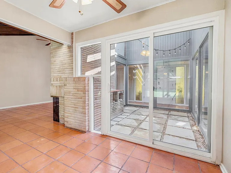 1127 Mount Rainier Dr — Photo 23