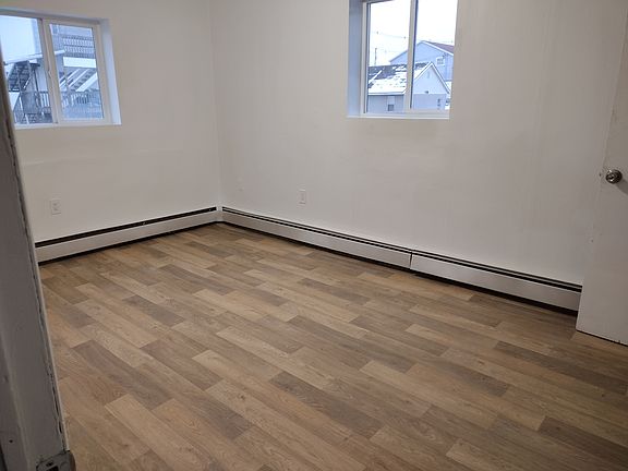 3rd image of 150 Rosalyn Ct #201A