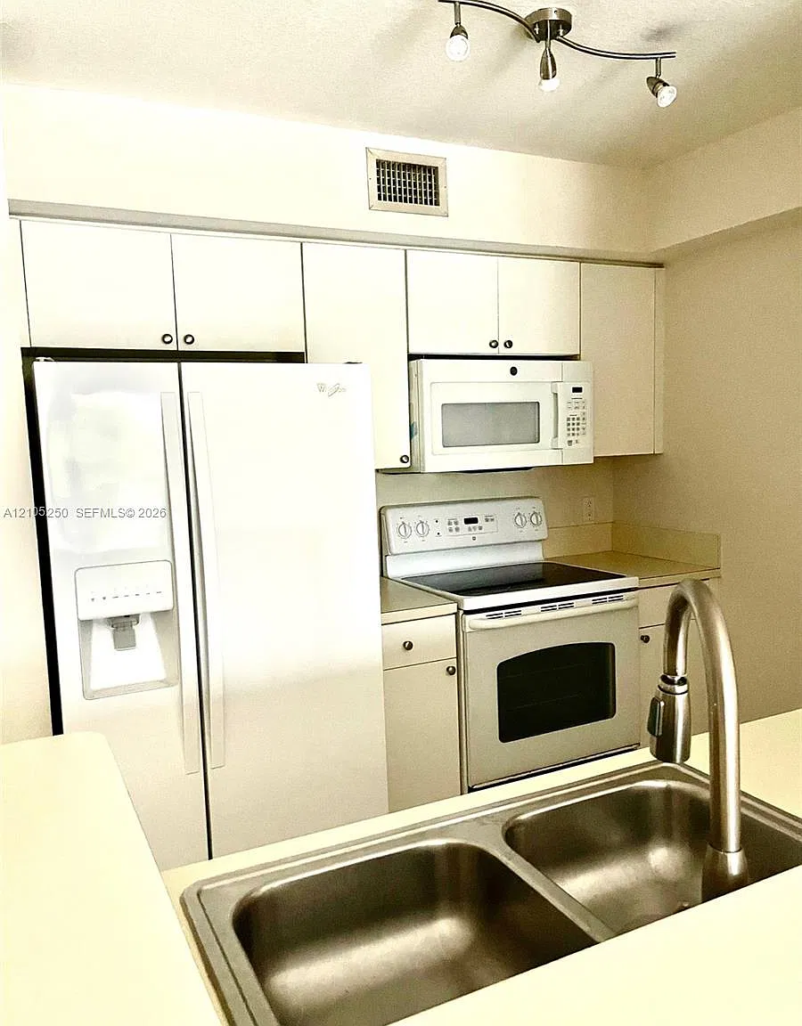 Vista Trace 4 Condo — Photo 4