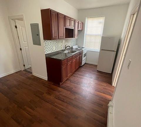 2nd image of 1101 W Lehigh Ave APT 3