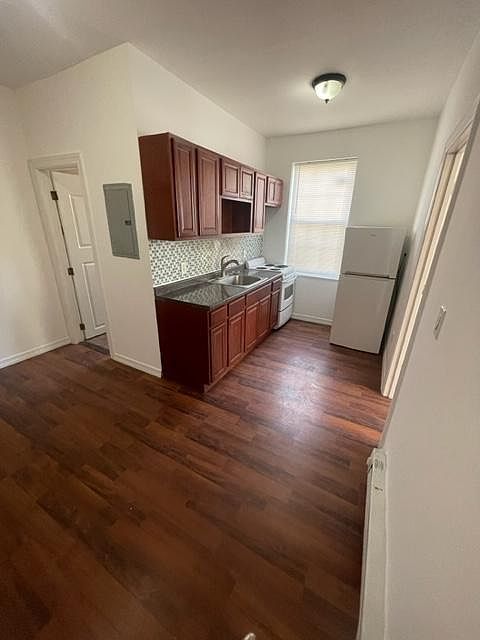 2nd image of 1101 W Lehigh Ave #4