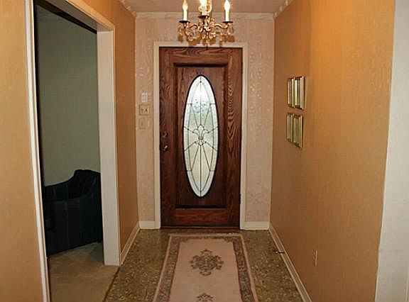 2nd image of 810 Kingsbridge Dr