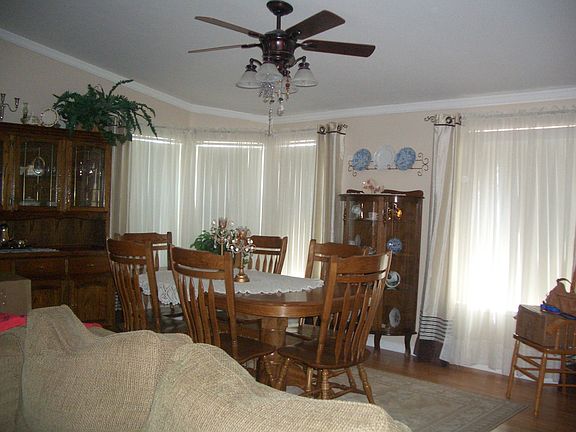 4th image of 17 Richards Dr