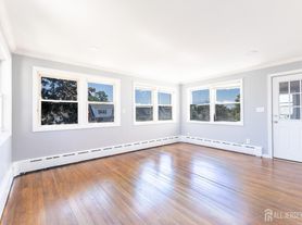 187 Main St