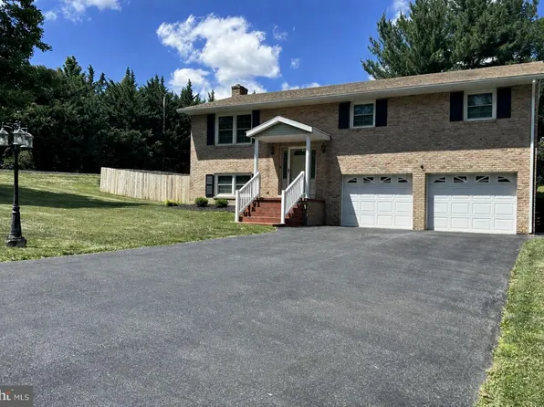 135 Horseshoe Blvd, Annville, PA 17003