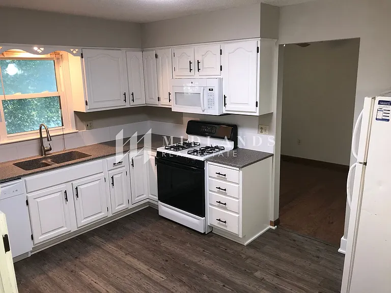 2612 S 61st Ave — Photo 5