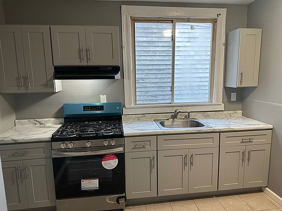 4th image of 250 Halsted St Floor 2