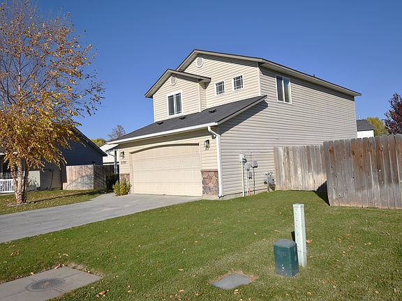 3rd image of 2707 Colfax Dr