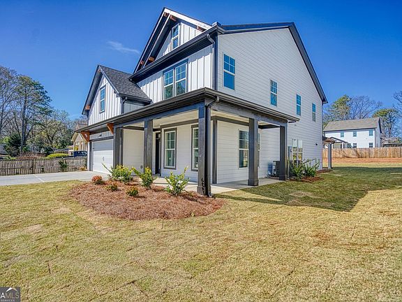 2nd image of 1064 Eastview Rd NE