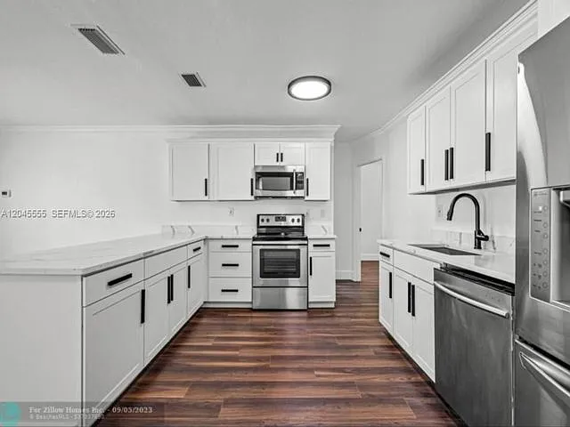 6321 Thomas St — Photo 3
