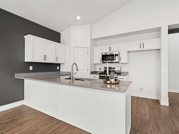 5th image of 371 E Vancott Way