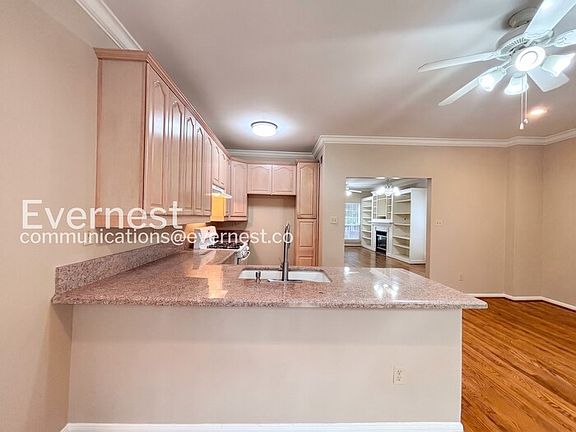 5th image of 1302 Oakdale St