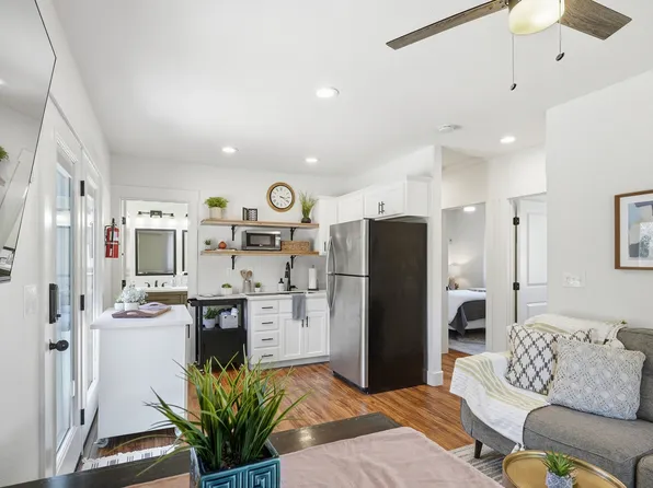878 Fountain Cir, Redding, CA 96003