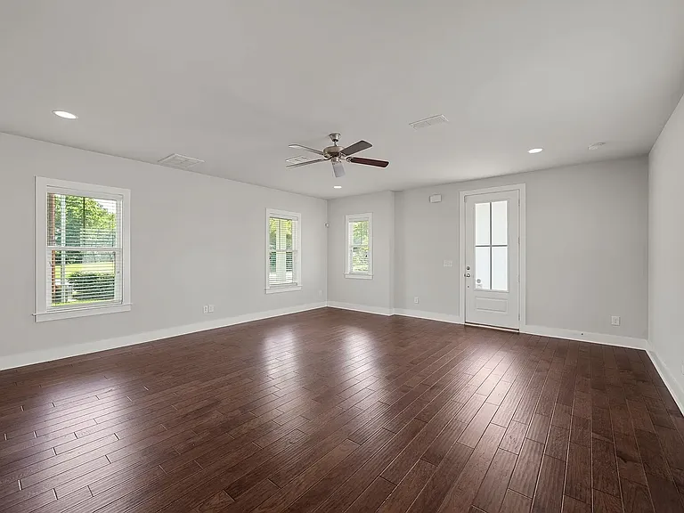 700 Cottage Park Dr — Photo 15