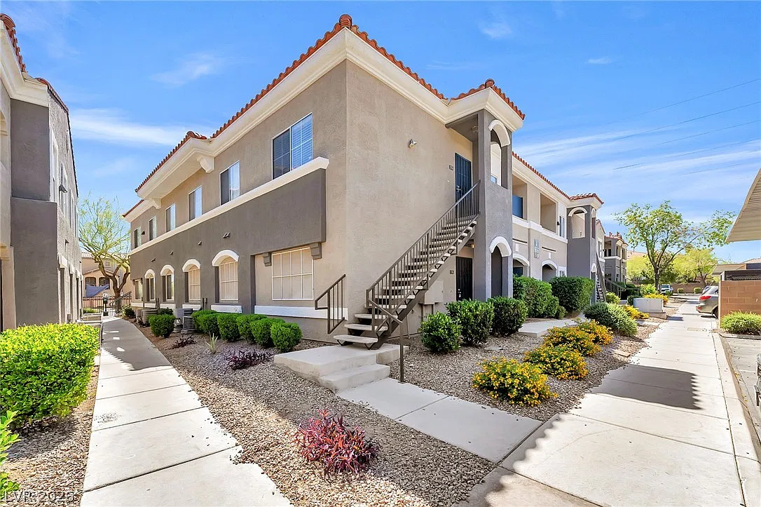 3 bed, 2.0 bath, 1188 sqft, $1,600 — Photo 1