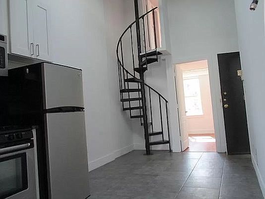 4th image of 296 Harman St #3LR