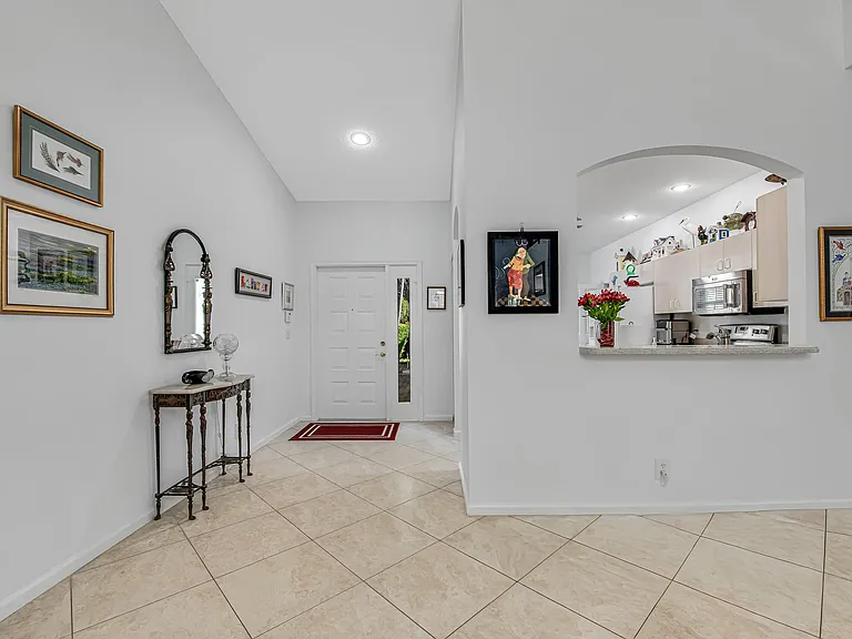 9543 Crescent View Dr N — Photo 3