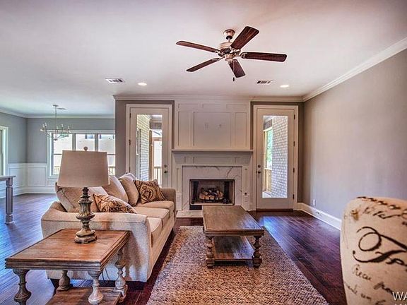 2nd image of 3026 Saratoga Ln