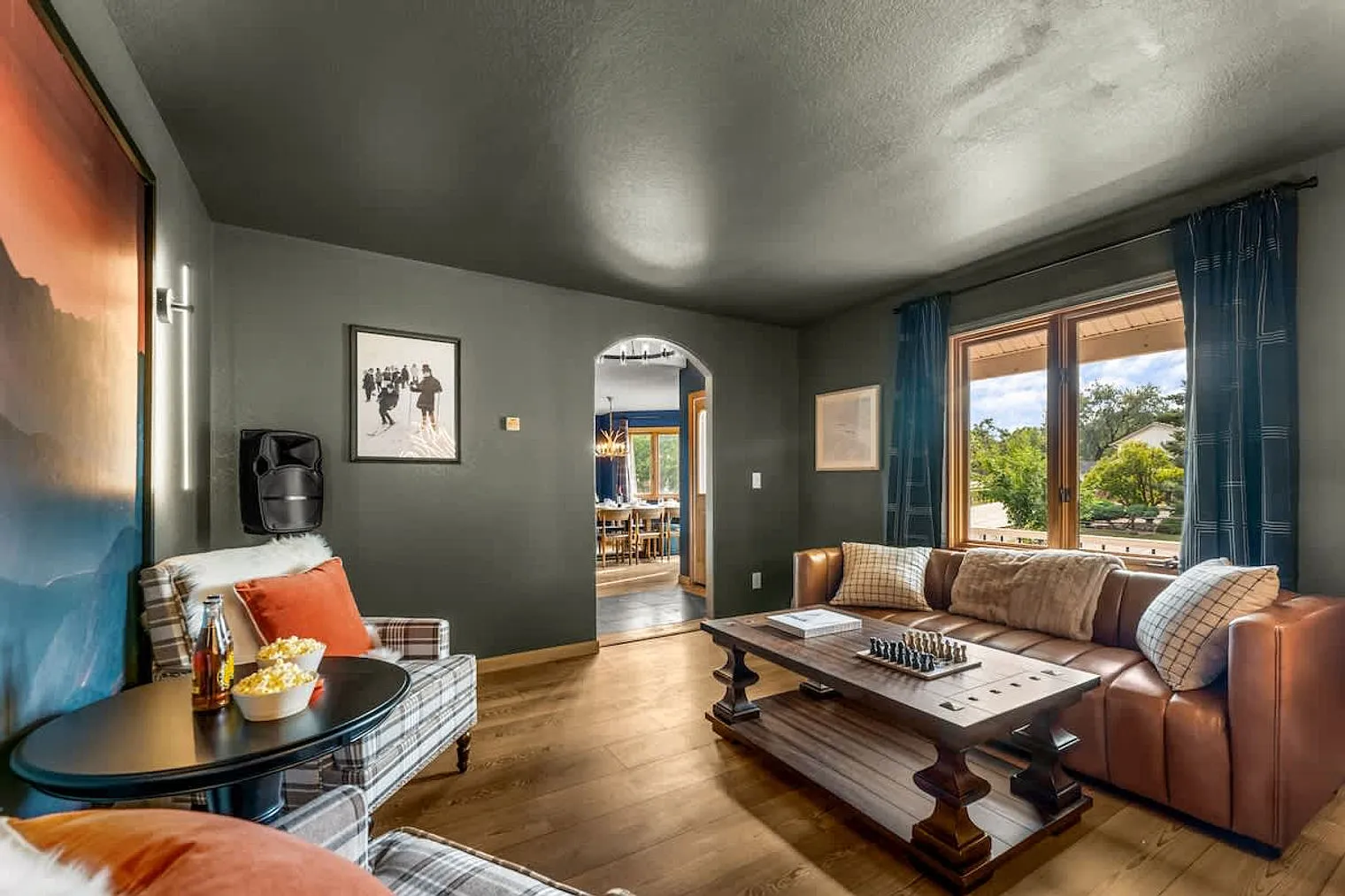 7 bed, 5.0 bath, 4445 sqft, $21,048 — Photo 4