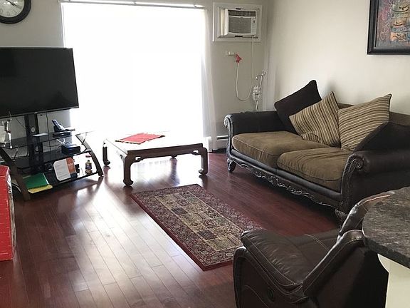 3rd image of 580 Lawrence Ave APT 307