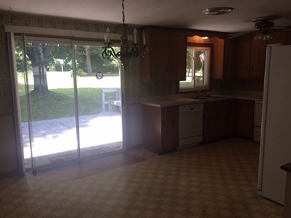 5th image of 56 Basswood Dr