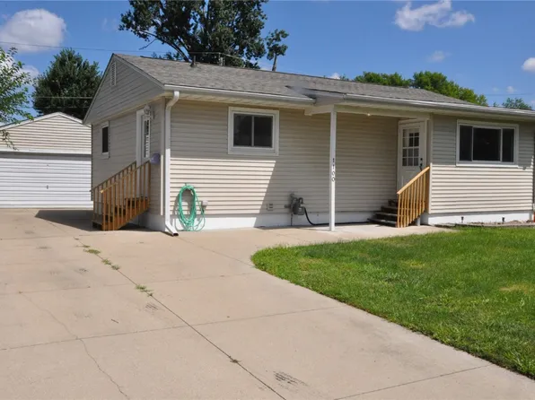 1100 Dover St NE, Cedar Rapids, IA 52402