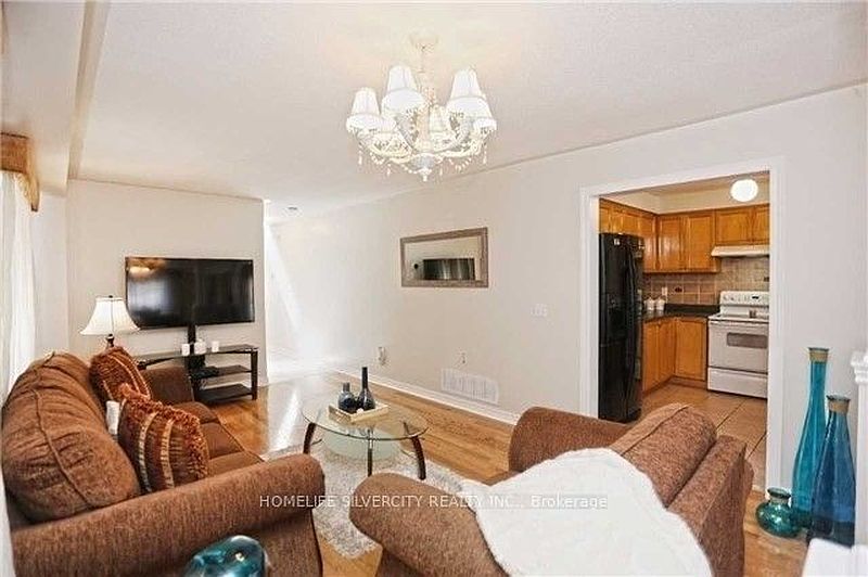 Brampton House for rent - 3 Bedrooms — photo 3