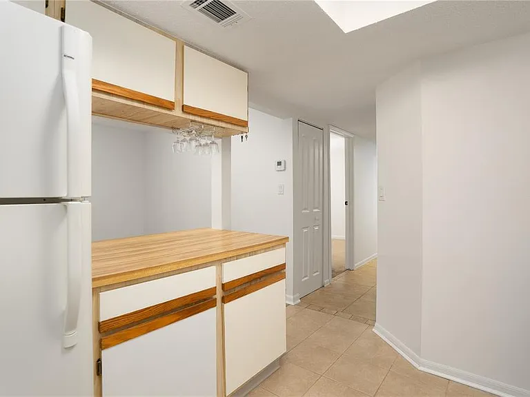 22291 Westchester Blvd #301 — Photo 8