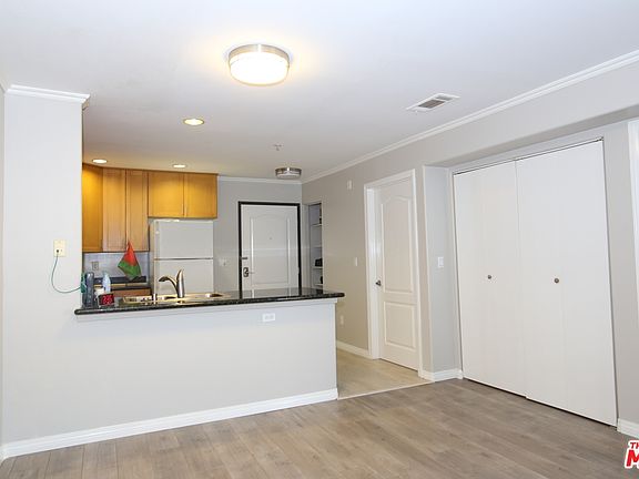 3rd image of 2811 W Francis Ave #302