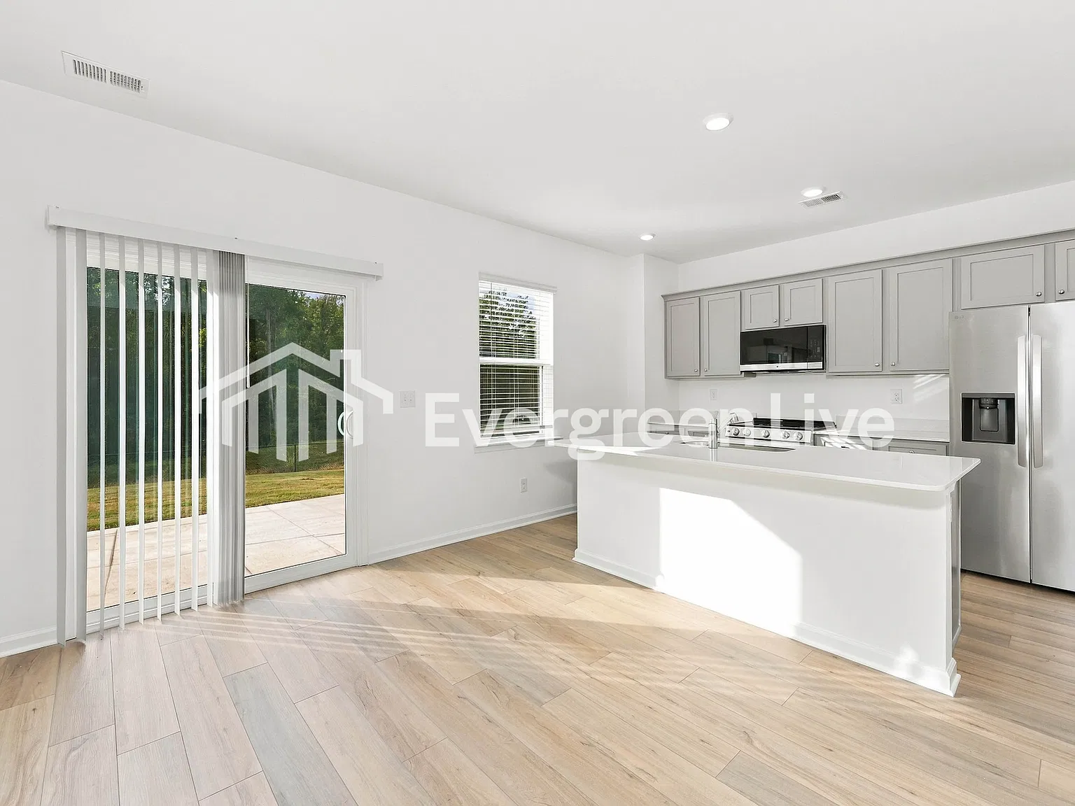 4 bed, 2.5 bath, 1809 sqft, $2,035 — Photo 4