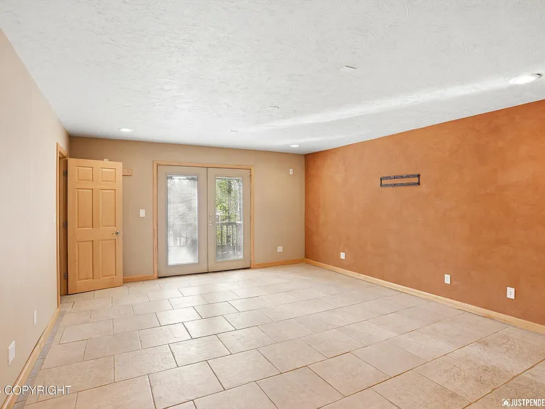 2100 Churchill Dr — Photo 27
