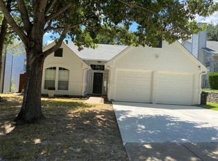 10033 Long Rifle Dr, Fort Worth, TX 76108