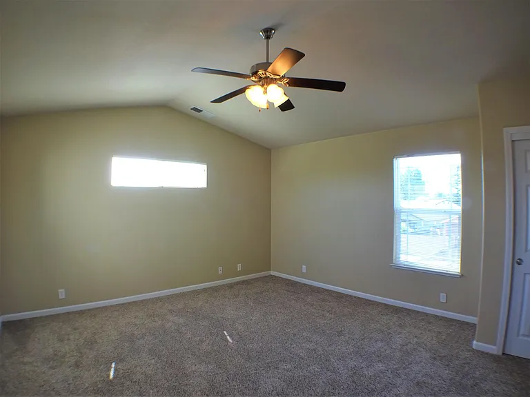 573 Eaton Rd — Photo 7