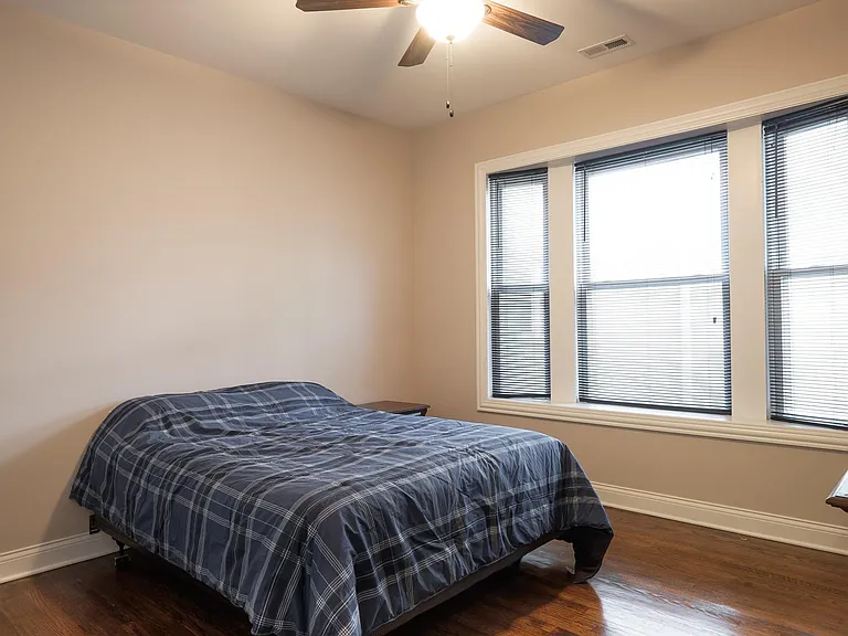 4342 S Lake Park Ave #2 — Photo 8