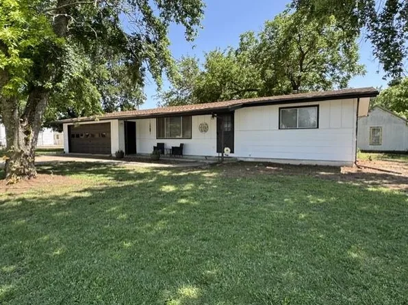 107 W 4th St, Delphos, KS 67436