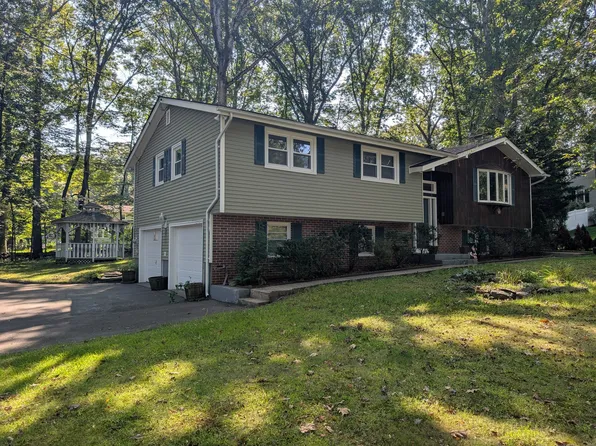 11 Dellwood Road, Norwich, CT 06360