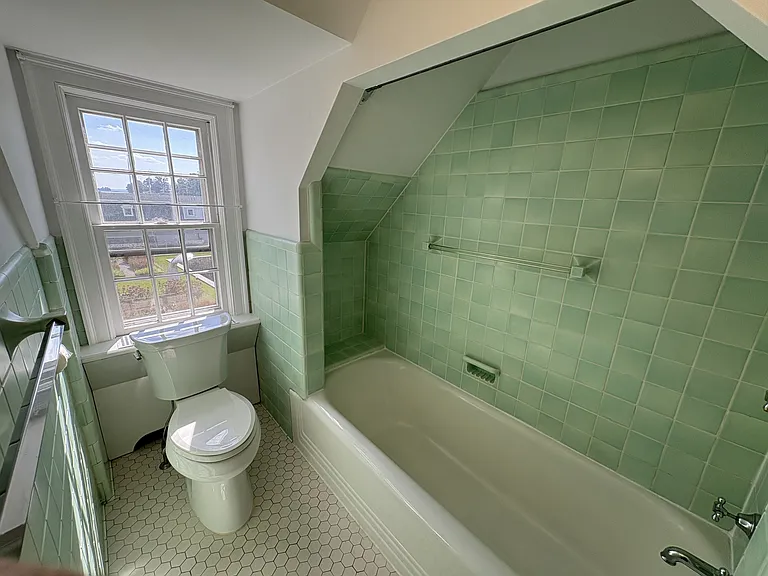 700 Steamboat Rd #2W — Photo 10